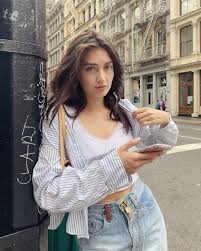 We bring you a stockpile of wallpaper and background images, free to download for our visitors. Jess Clements On Instagram Key To My Heart Is Through Food Jessica Clement Jess Clement Fashion