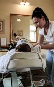 Será atendida con la delicadeza y el. Helia D Beauty Salon With Treatments Manicure And Sunbed Services Is Also The Part Of The Attraction Picture Of Helia D Herbal House Visitor Beauty Centre Tolcsva Tripadvisor