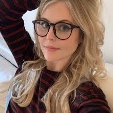 Valerie Bounds's Instagram, Twitter & Facebook