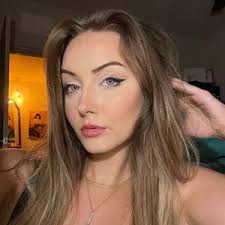 Marisa Cooley (@queencoolsville)