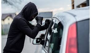 إذا رأى الشخص في منامه أن هناك أحد الأشخاص قد قام بسرقة منزله وسرقة رؤية الحرامي في المنام يحاول دخول البيت وكانت الرائية فتاة عزباء، تدل على أن هناك شخصاً أما معرفة الرائي للشخص الذي يسرقه في المنام، تدل على أن هذا الشخص سيتقدم. ØªÙØ³ÙŠØ± Ø­Ù„Ù… Ø§Ù„ØªØ¹Ø±Ø¶ Ù„Ù„Ø³Ø±Ù‚Ø© ÙÙŠ Ø§Ù„Ù…Ù†Ø§Ù… Ù„Ù„Ø¹Ø²Ø¨Ø§Ø¡ ÙˆØ§Ù„Ù…ØªØ²ÙˆØ¬Ø© ÙˆØ§Ù„Ø­Ø§Ù…Ù„ Ø¥ÙŠØ¬ÙŠ Ø¨Ø±Ø³