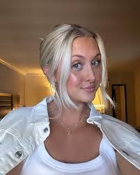 Lexi Anderson's Instagram, Twitter & Facebook