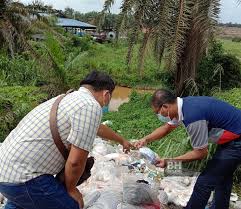 It lies southeast of muar, southwest of kluang, northwest of pontian, south of segamat the town acquired the name batu pahat, which means chiselled stone, from the quarries near the estuary.3 there are multiple theories as to the. Kilang Buang Sampah Haram Dekat Sungai Disiasat