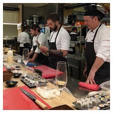 Compara los mejores cursos en valencia y encuentra el tuyo. Nuestro Chef Y El Equipo Durante Los Curso De Cocina Picture Of Momiji Valencia Tripadvisor
