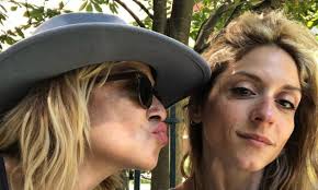 Η σοφία καρβέλα δήλωσε ότι ζει διαρκώς μέσα στο απόλυτο άγχος και το θόρυβο, αποκαλύπτοντας μία άγνωστη πτυχή του εαυτού της. Anna Bissh To Mhnyma Ths Sofias Karbela Gia To Xwrismo Ths Like Com Cy