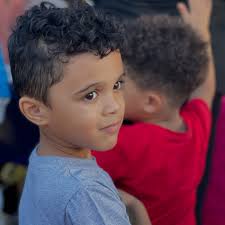 Día 2 de Reyes ✓ Otro año más en el que encendemos la dimensión de la  alegría para los niños y algunos adultos de nuestra comunidad. 😂😂 Gracias  a todo el equipo