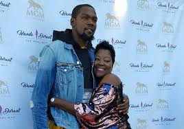 Rumors regarding his stature have been swirling for quite some time, with many speculating that the rapper is very short. Proud Mama S Boy Kevin Durant Throws A Surprise 50th Birthday Bash For His Real Mvp Bossip