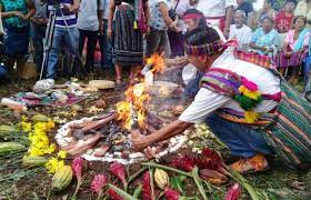 El pueblo mapuche celebra el we tripantu, los atacameños y quechuas festejan el inti raymi y machaq mara. Que Es El Solsticio De Invierno Y Por Que Comunidades Indigenas Declararon A Tacushcalco Sitio Sagrado Arpas