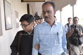 Sleep naar de juiste positie. Abdul Azeez Allowed Bail Of Rm800 000