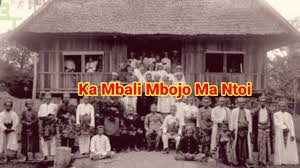 Nahu ma mbali ipi ku lingi adeku amancawa ee mba ntoira lao ndi dana ma na`e kalau nahu ma lao ngupa mori ra woko. Lirik Lagu Bima Kambali Mbojo Mantoi