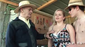 Jolie Petite Cochonne Aux Gros Seins Prise Dans Un Trio: French Amateur Porn