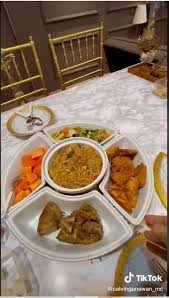 Lalu pada malam harinya, aku datang dengan membawa seikat bunga untuk maria. Tinggal Sendiri Pria Ini Bersyukur Art Bisa Masak Menu Lengkap Setiap Hari