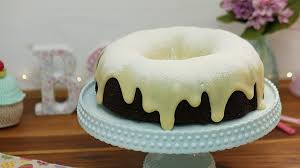 Calda Para Bolo De Leite Ninho Bolo De Chocolate Com Cobertura De Leite Ninho Bolo De Chocolate Sobremesas De Bolo Cobertura De Leite Ninho