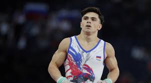 Когда мальчику исполнилось 7 лет, далалояны вернулись в столицу. Gimnast Vzyal Myach Dalaloyan Udivil Podpischikov Futbolnymi Tryukami