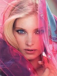 Leandra Roberts's Instagram, Twitter & Facebook