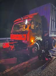 Kisah misteri yang di kongsikan oleh seorang anggota bomba tentang kemalangan ngeri di lebuhraya utara selatan kongsikan. Kelindan Maut Tercampak Dari Treler Utusan Digital