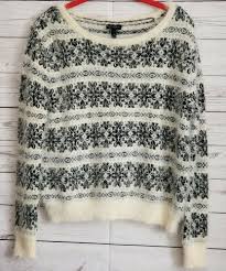 Black And Gold Sweater Women S Jessica Simpson Pullover Sweater Women Small Soft Fuzzy Winter Print Black White Jessicasimpson In 2020 Womens Striped Blouse Pullover Sweater Women Red Knit Sweater