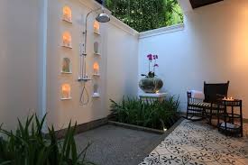 Even if you are not able to get all of them for your bathroom, a fraction of these ideas being implemented will be more than enough for your needs. 1001 Ideen Und Bilder Zum Thema Gartendusche Selber Bauen Outdoor Toilet Outdoor Bathrooms Garden Shower