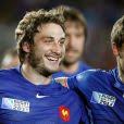 .maxime médard a baigné dans le rugby très tôt : Maxime Medard Transforme Le Beau Gosse Du Rugby Change De Visage Pour Movember Purepeople