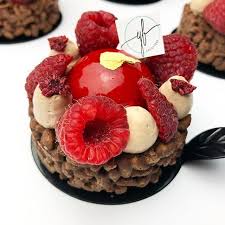 With Creations By Yf Petit Gateau Chocolat Framboises Composition Base Riz Souffle Chocolat Noir Caraibe Confit De Framboise Fun Desserts Yummy Food Food