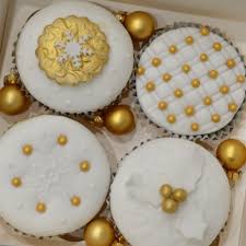 Tropical evergreen tree with edible fruit. Cupcake Pixiepie Torta