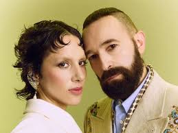 √ Dall'alternative al pop mainstream: chi sono oggi i Coma_Cose?