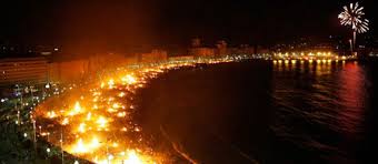 San juan, located about 8 kilometers north of alicante, is actually divided in two parts: Fiesta San Juan Sommerfest In Alicante Hogueras