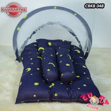 Jika anda membeli 1 set kasur bayi ini anda akan mendapatkan 1 kasur bayi berukuran 90 cm x 60 cm, 1 bantal peyang bayi yang didesain khusus untuk bayi, 2 guling yang di rancang khusus untuk bayi dan 1 kelambu anti nyamuk yang bisa di lepas. Kasur Bayi Lipat Motif Starmoon Navy Kasur Bayi Murah Set Kelambu Produk Tempat Tidur Bayi Keren Shopee Indonesia