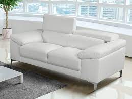Il divano in pelle più elegante probabilmente appartiene allo stile chesterfield. Divano 2 Posti Con Poggiatesta In Pelle Bianco Solange