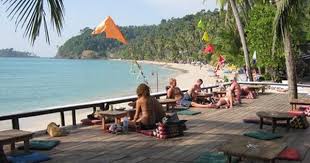 lonely beach ko chang thailand tree house lodge recommend the pineapple rice good for breakfast lunch or dinner thailande voyage thailande voyage