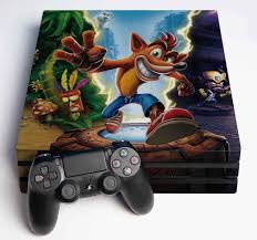 Crash bandicoot es un videojuego de plataformas desarrollado por naughty dog y publicado por sony computer entertainment para playstation. Skin Ps4 Crash Bandicoot Videojuego Tenvinilo