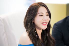 Sandara park, famously known as dara, is a south korean actress, singer, and tv host. Sandara Park Turns Emotional As She Recalls 2ne1 S Split