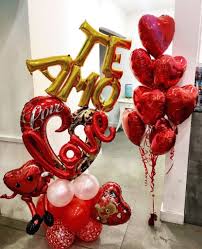 Con variedades de flores, rosas, plantas, cestas, vinos. Seis Ideas Para Ser Especial El Dia Del Amor Y La Amistad