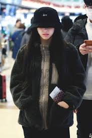 Pin By Jezebel On Twice 2018 Outfits With Hats Aesthetic Clothes Minimalist Wardrobe Capsule