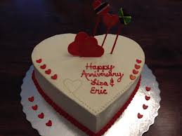 You can keep the piece of the wedding cake for your wedding anniversary by following the tips below 2nd Wedding Anniversary Cake Designs