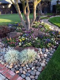 42 Idees Simples Mais Efficaces Pour L Amenagement Paysager Du Jardin Avec Le Petit B Amena Amenagement Paysager Amenagement Paysager De Cour Jardins Avant