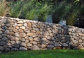 10 Garden Stone Wall Design Ideas Stylish And Attractive Stone Wall Design Stone Wall Landscape Lighting Design