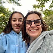 Last back to school photo before she graduates from high school. I think  it's the first one I'm in. 😂 no time to comb my hair. Made her a healthy  breakfast of