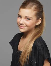 Caroline Costa's Instagram, Twitter & Facebook