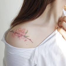Voir plus d'idées sur le thème tatouage cerisier, tatouage, tatouage fleur de cerisier. On Craque Pour Le Tatouage Fleur Et Son Infinite De Declinaisons