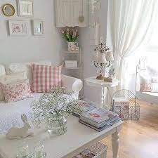 Idee Per Arredare Un Soggiorno In Stile Shabby Chic Soggiorno Bianco E Rosa In 2020 Shabby Chic Living Room Shabby Chic Decor Living Room Shabby Chic Decor Living