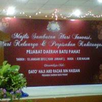 Pegawai pelajaran daerah batu pahat encik ab rahim bin lamin : Dewan Terbuka Pejabat Daerah Batu Pahat Jalan Bakau Chondong
