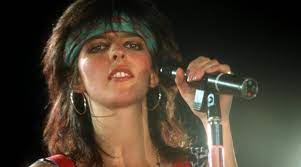 Wie in jedem jahr gibt es ein jahresendergebnis: In 1984 German New Wave Band Nena Score A Surprising No 1 On The Uk Singles Charts With 99 Red Balloons Pop Expresso
