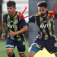 Beyaz formada ise kullanılan ana renk beyazın saflığı ve gücünü de arkasına alarak fenerbahçe 'nin dokuz şubesini formanın üzerine gofre. Fenerbahce Nin Cubuklu Formasinda Dikkat Ceken O Detay Sporun Dibi