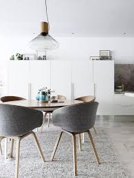 Chaises et fauteuils art déco de france. La Chaise Scandinave Tendances A Adopter Archzine Fr Chaise Salle A Manger Table A Manger Ronde Et Deco Salle A Manger