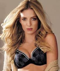 Resultado de imagem para annabelle wallis