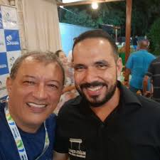 Na caminhada da vida, encontramos pessoas boas, legais, importantes,  marcantes, inesquecíveis... ou simplesmente Cleuton Melo e Helen Basso.  Duas figuras únicas, com personalidades bem diferentes, mas igualmente  especiais. Tive o privilégio de