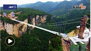 Pria 28 tahun asal malaysia tersebut melamar kekasihnya dari atas jembatan tertinggi di china. Jambatan Tertinggi Di Dunia Hampir Siap Dibina Di China Video Dailymotion