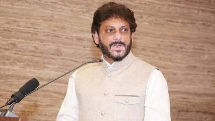वारिस पठान का भड़काऊ बयान, कहा- हम 15 करोड़ 'मुस्लिम' 100 करोड़ लोगों पर भारी - aimim former mla waris pathan controversy comment 15 crore muslims to tough on 100 crore people caa protest - AajTak