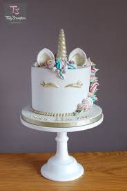 Single Layer Unique Birthday Cake For 1 Year Old Boy Single Tier Rainbow Unicorn Cake With Meringue Kisses For Hair Cake Designs Birthday Tiered Cakes Birthday Cake